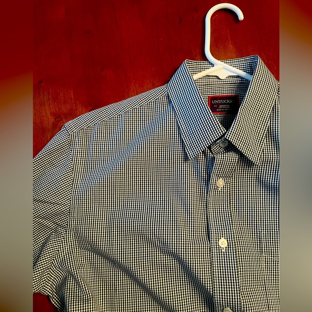 New Untuckit Medium Button Down. Perfect Condition - image 1
